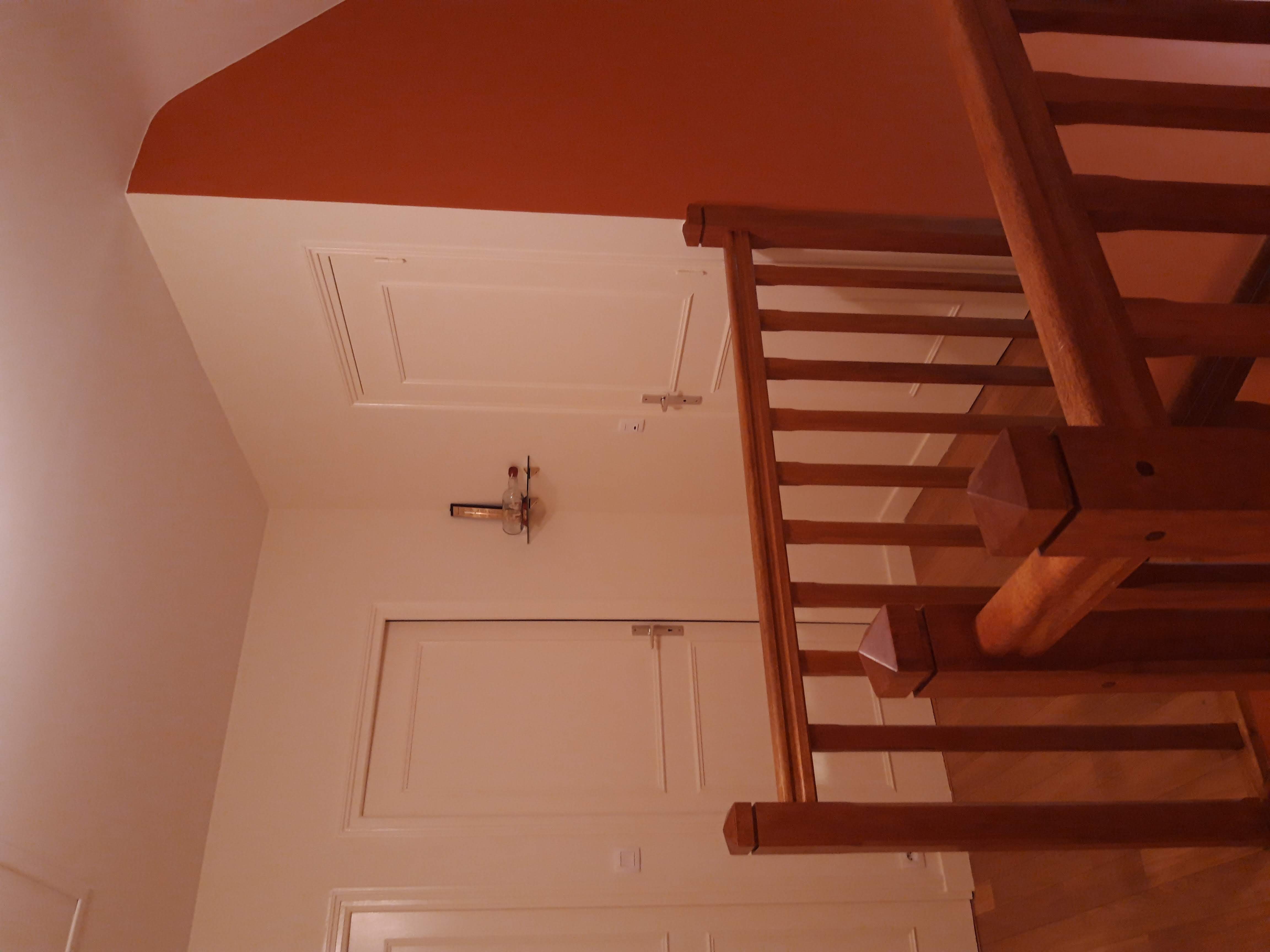 Cage d'escalier rénovée blanc et terracotta — Blanch'ART