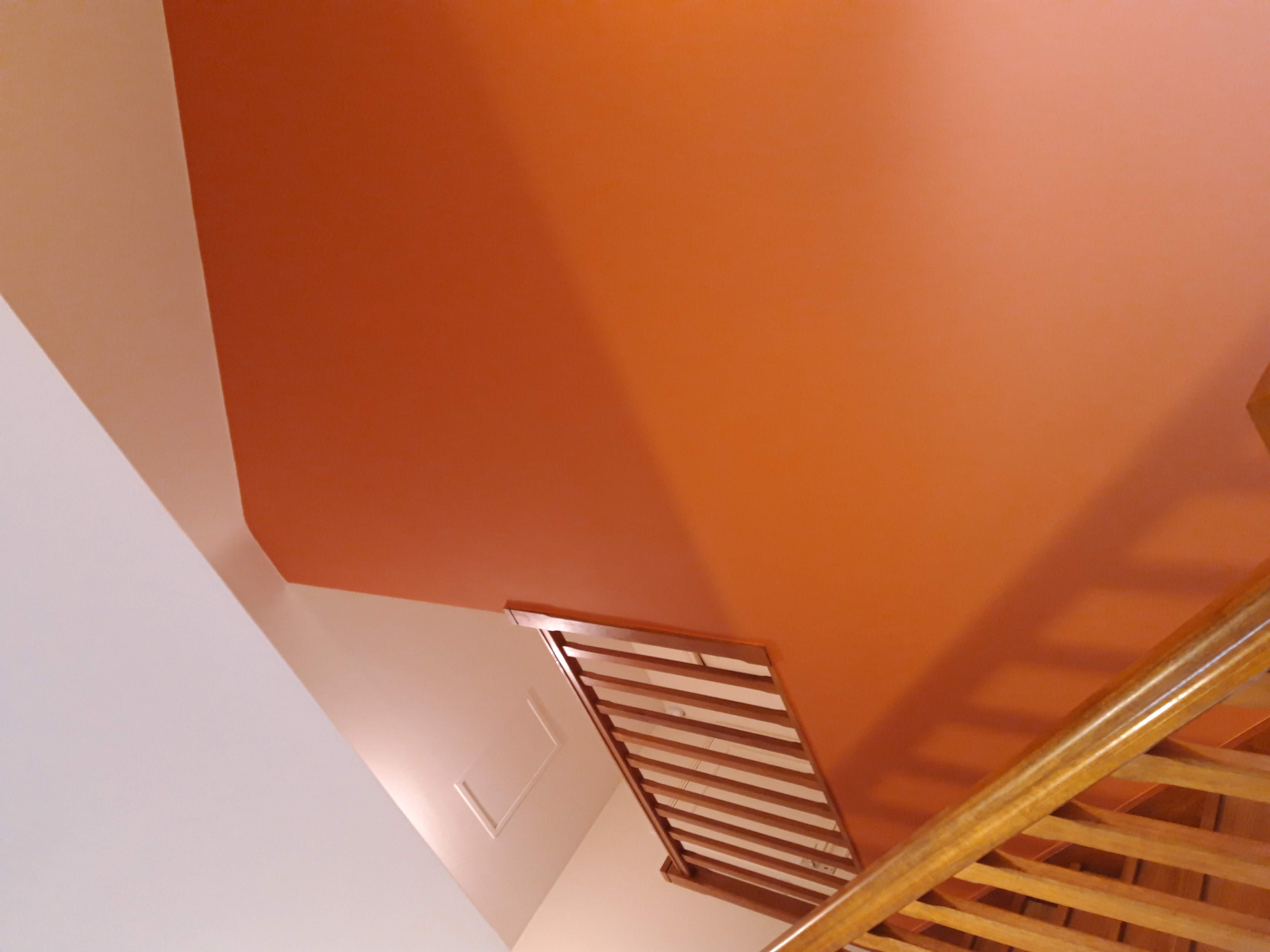 Cage d'escalier — plafond terracotta vue du dessus
