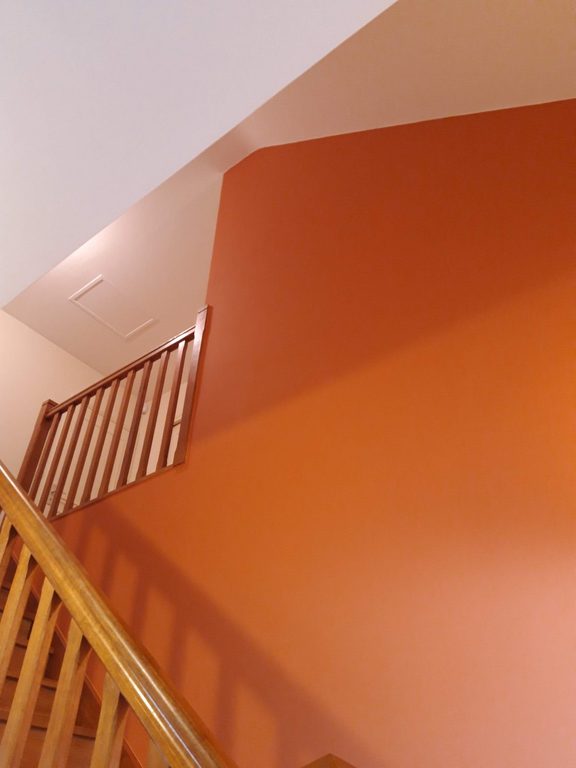 Cage d'escalier — plafond terracotta vue du dessus