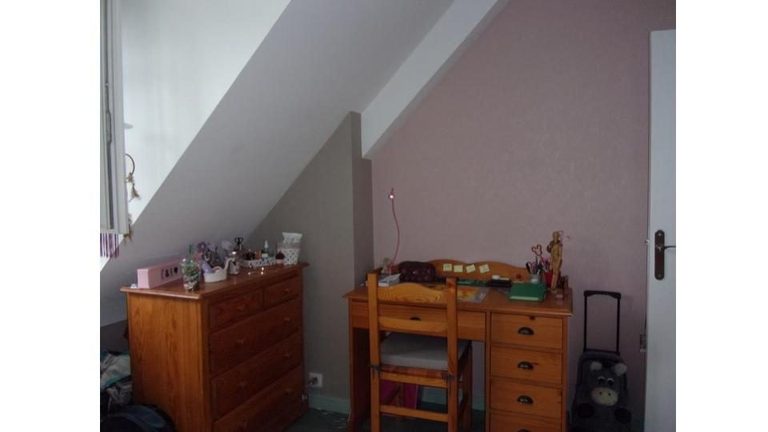 Avant et après le changement de papier peint dans la chambre d'ado