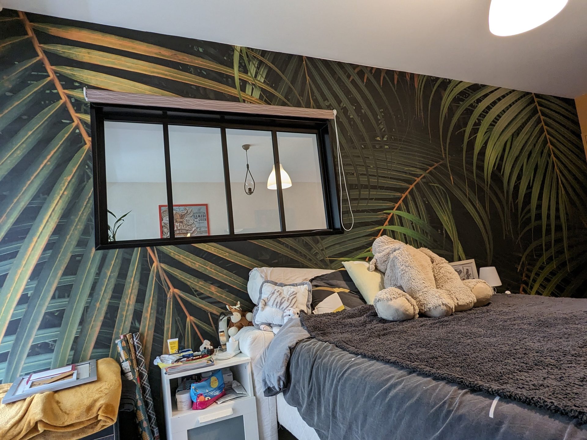 Chambre parentale avec papier peint panoramique tropical — Blanch'ART