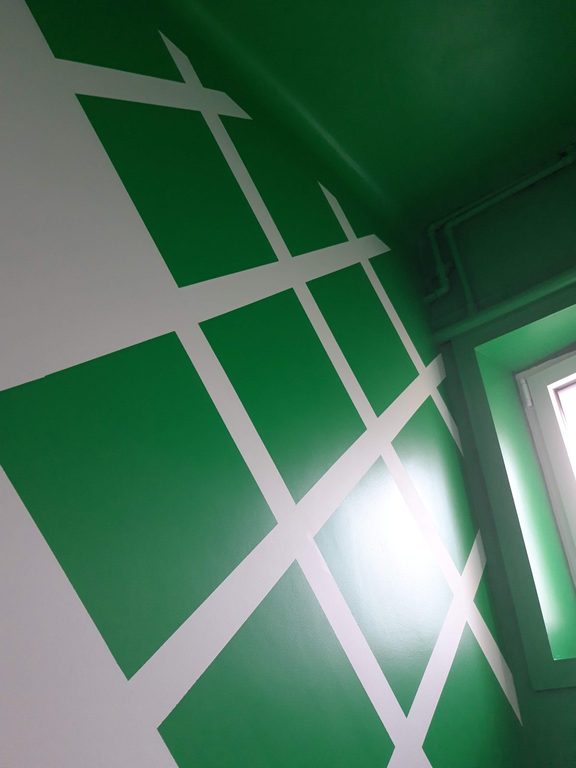 Color zoning — damier vert et blanc au sol