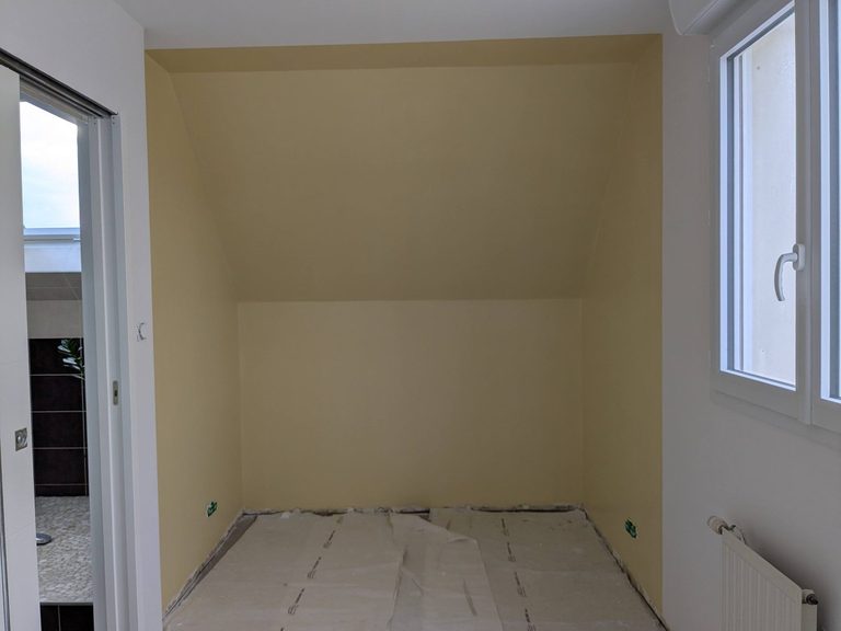 Color zoning — alcôve mise en valeur couleur jaune pâle
