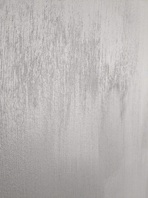 Peinture décorative à Sucé-sur-Erdre — gros plan sur un effet brossé gris perle argenté