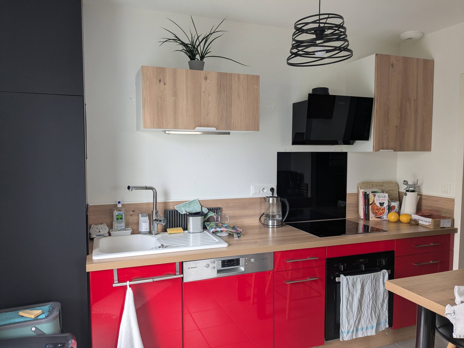 Cuisine rouge laqué avant relooking