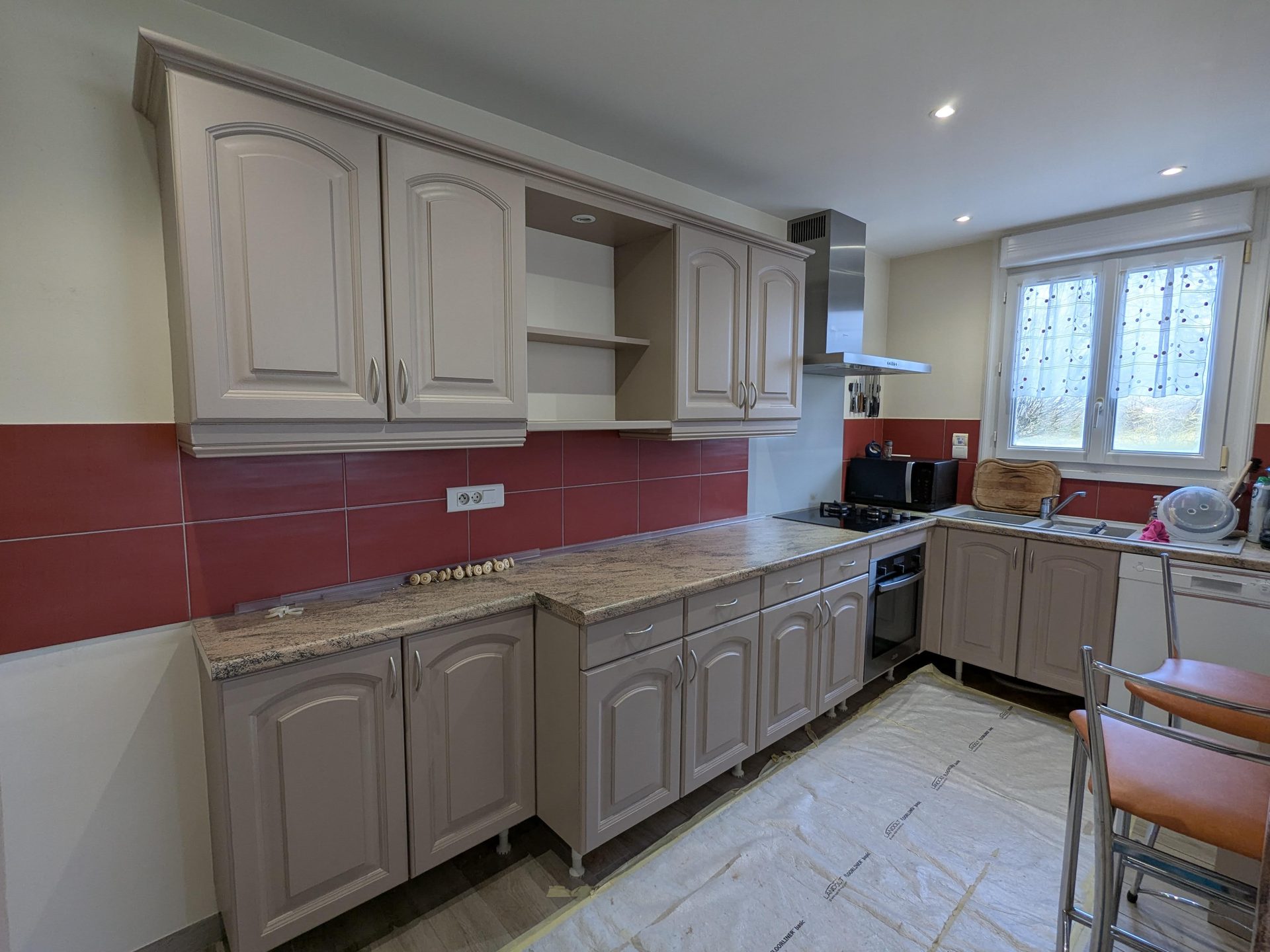 Cuisine chêne relookée en gris tourterelle — Blanch'ART