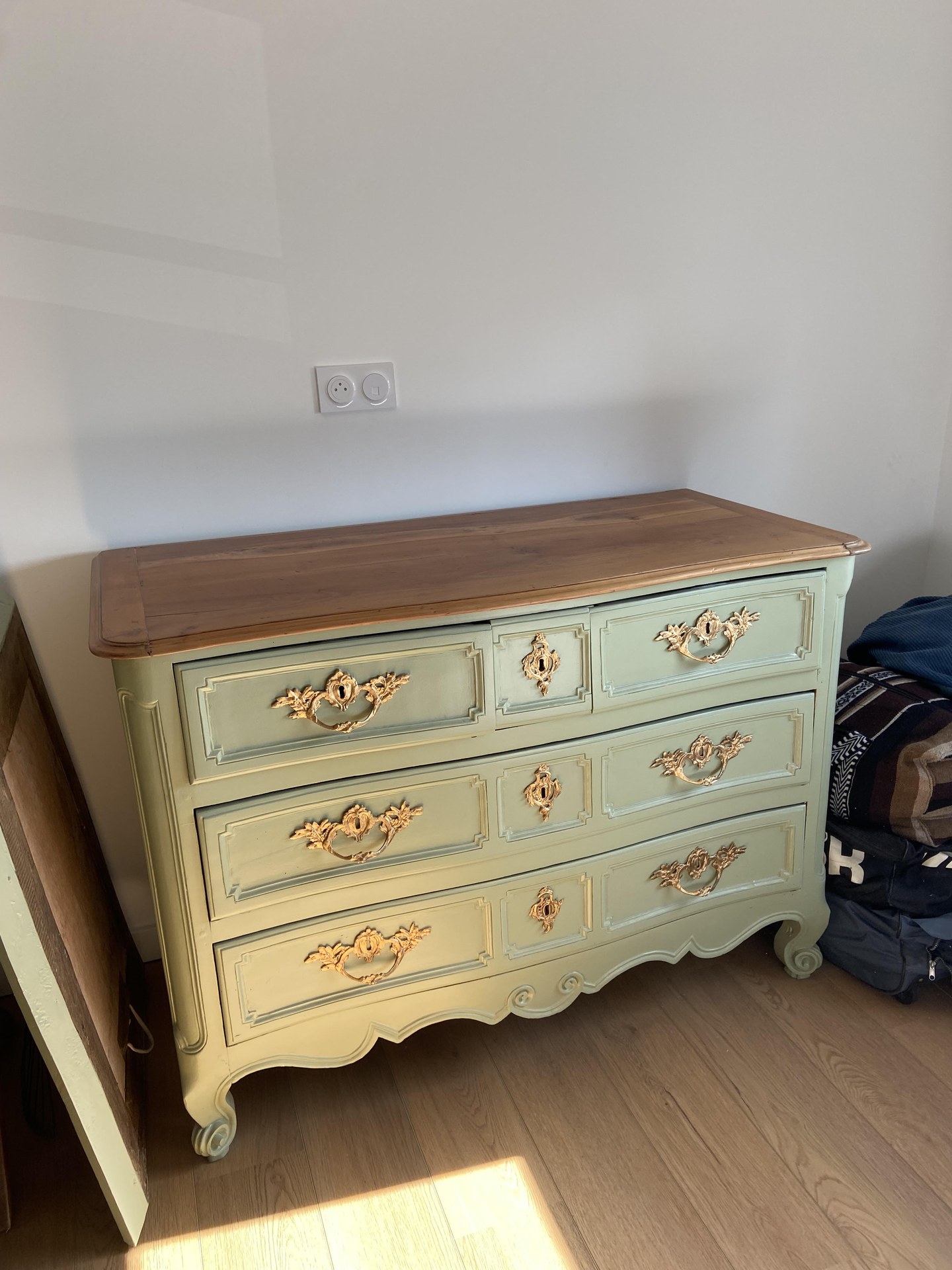 Buffet relooké — vue de 3/4