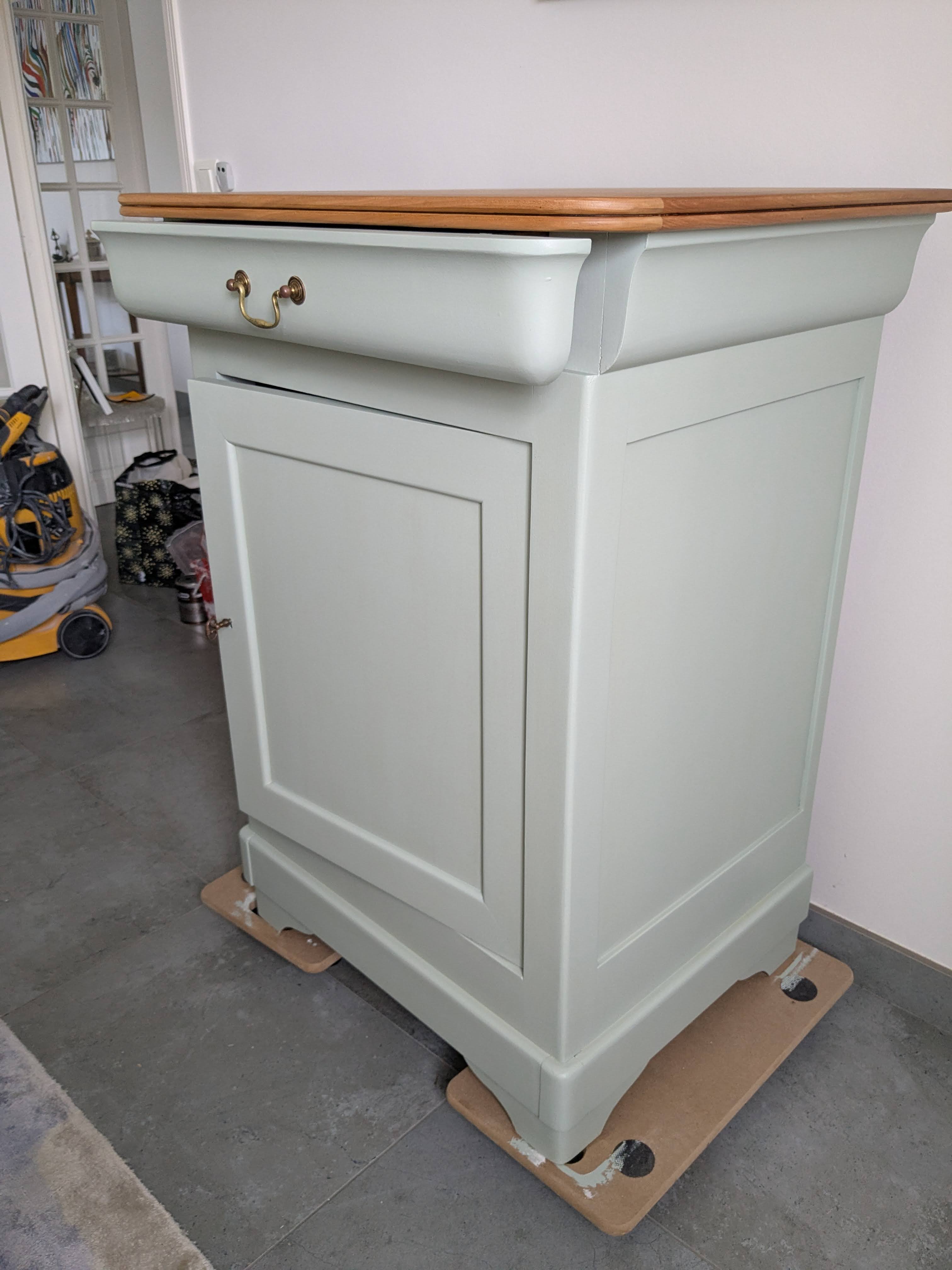 Buffet Louis-Philippe relooké vert d'eau