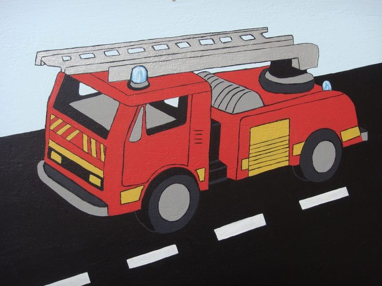 Détail du camion de pompiers peint à la main sur le plateau du bureau