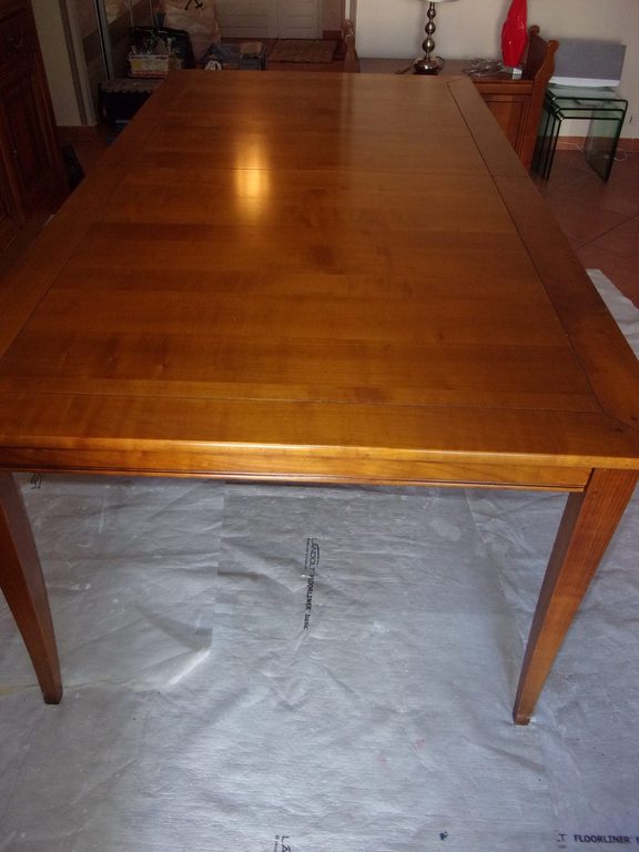 Avant relooking : plateau de table en merisier verni