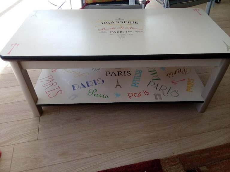 Table basse relookée — vue d'ensemble avec tablette Paris