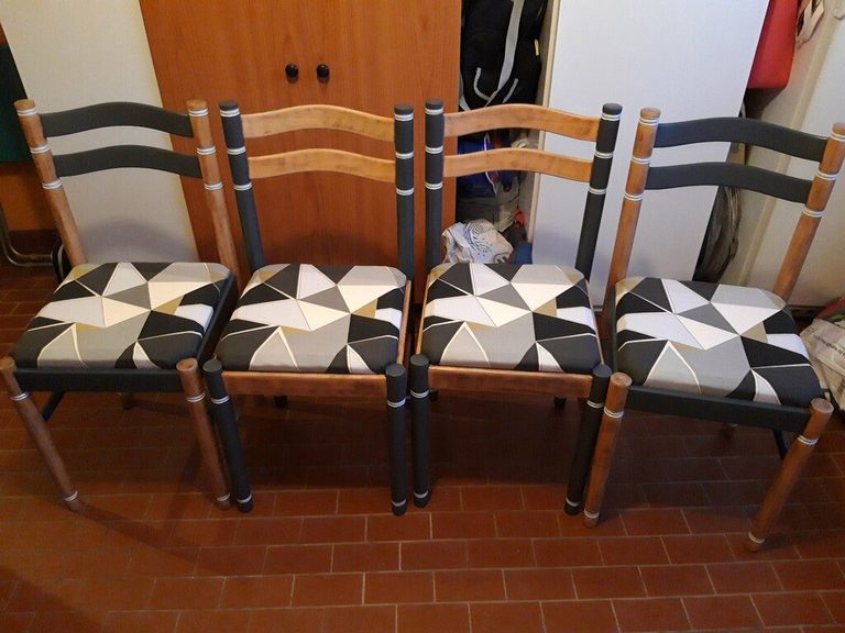 Chaise relookée de face — dossier à barreaux et assise géométrique