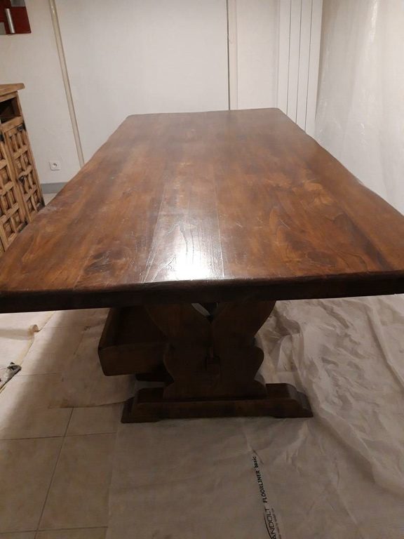 Avant relooking : plateau de table en bois massif teinte d'origine